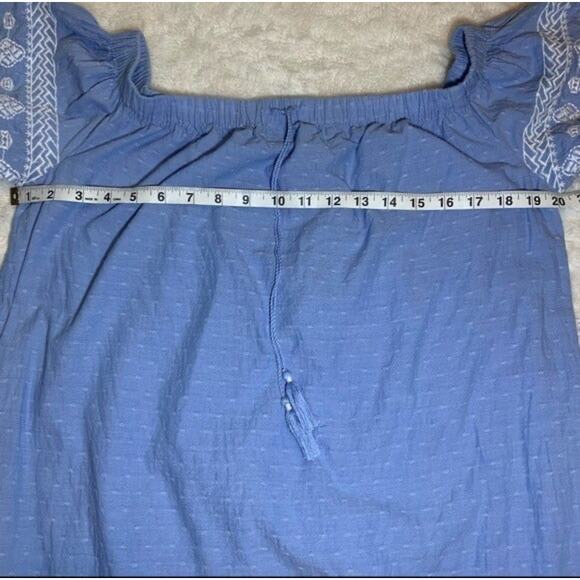 Adorable Old Navy Women’s Off Shoulder Chambray Embroidered Dress Size Medium - Picture 9 of 11